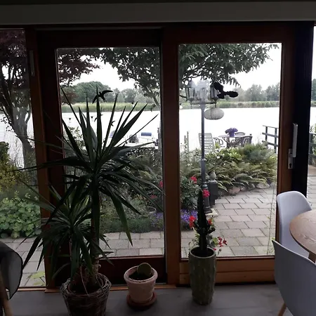 Waalhuisje Chalet *